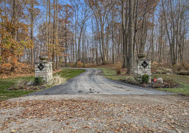 Photo 3 of Mansion for sale at 554 Bailey Lake Dr Ne, Lowell, MI 49331 | MLS# 66026037304 | Listing updated on 2026-07-23