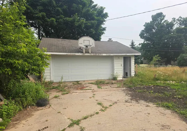 Photo 3 of Single family home for sale at 1267 Golf Crse Rd, Alpena, MI 49707 | MLS# 61050215583 | Listing updated on 2026-09-28