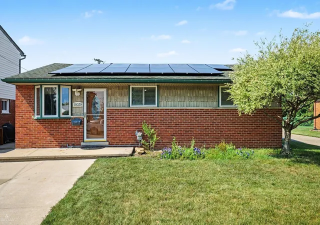 Photo 1 of Single family home for sale at 18039 S Summer Ln, Fraser, MI 48026 | MLS# 58050215584 | Listing updated on 2026-09-10