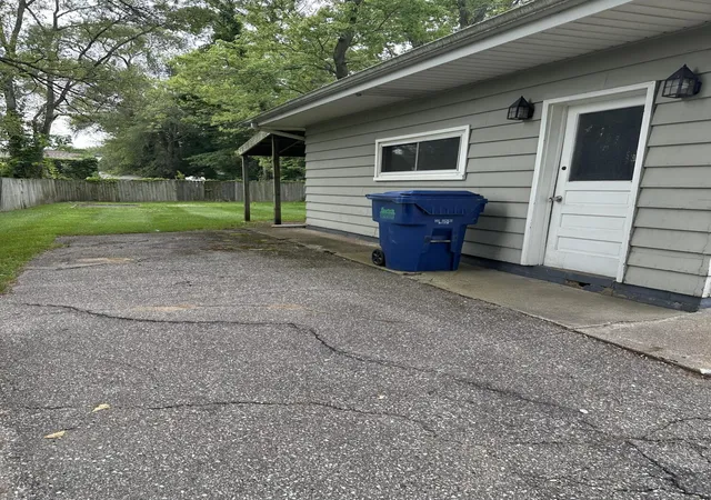 2nd image of 1060 Indiana Ave, Benton Harbor, MI 49022 | MLS# 69026037310