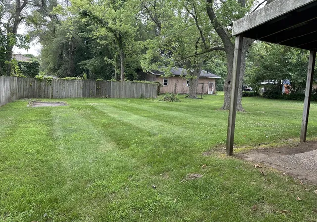 3rd image of 1060 Indiana Ave, Benton Harbor, MI 49022 | MLS# 69026037310