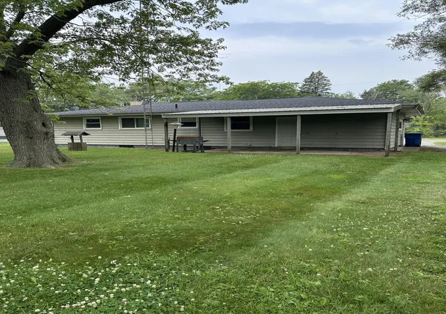 4th image of 1060 Indiana Ave, Benton Harbor, MI 49022 | MLS# 69026037310