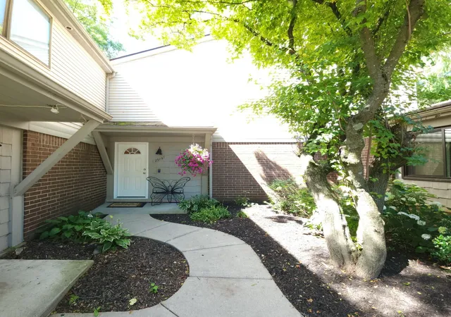 Photo 1 of Sale Pending at 29757 Farmbrook Villa Ln, Southfield, MI 48034 | MLS# 81026037308 | Listing updated on 2026-08-21