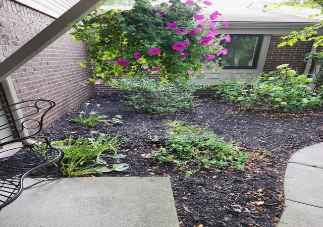 Listing Photo 4 - Condo for sale in building located at 29757 Farmbrook Villa Ln, Southfield, MI 48034
