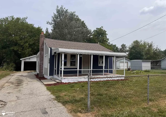 Photo 2 of Single family home for sale at 1418 W Juliah Ave, Flint, MI 48505 | MLS# 5050215585 | Listing updated on 2026-09-03