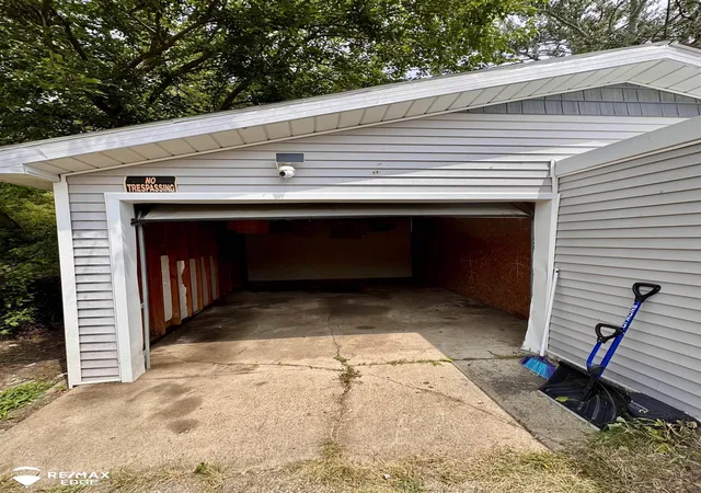 Photo 3 of Single family home for sale at 1418 W Juliah Ave, Flint, MI 48505 | MLS# 5050215585 | Listing updated on 2026-09-03