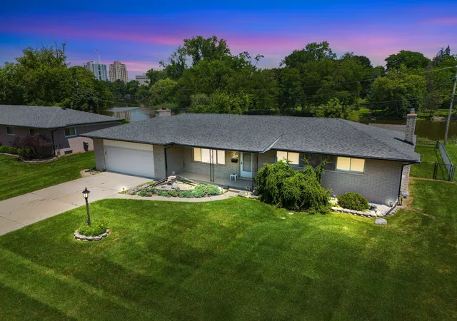 Photo 19 of Single family home for sale at 175 Clinton River Dr, Mount Clemens, MI 48043 | MLS# 81026037312 | Listing updated on 2026-08-24