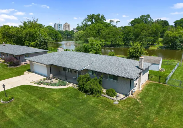 Photo 1 of Single family home for sale at 175 Clinton River Dr, Mount Clemens, MI 48043 | MLS# 81026037312 | Listing updated on 2026-08-24