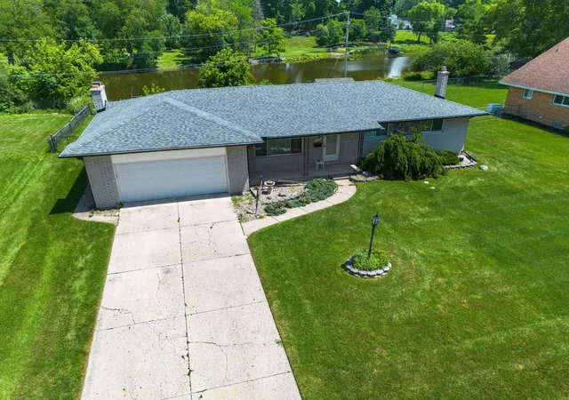 Photo 3 of Single family home for sale at 175 Clinton River Dr, Mount Clemens, MI 48043 | MLS# 81026037312 | Listing updated on 2026-08-24