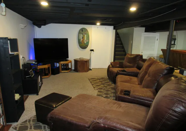 Photo 5 of Single family home for sale at 175 Clinton River Dr, Mount Clemens, MI 48043 | MLS# 81026037312 | Listing updated on 2026-08-24