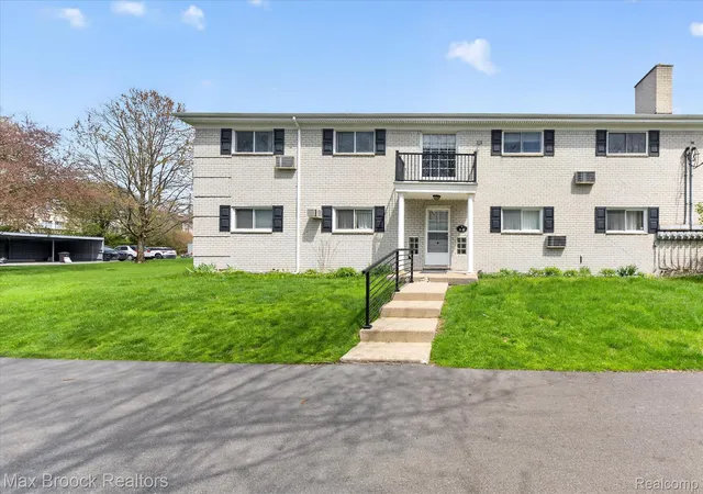 Photo 1 of Sale Pending at 100 W Hickory Grv Rd #G7, Bloomfield Hills, MI 48304 | MLS# 20261056165 | Listing updated on 2026-09-18