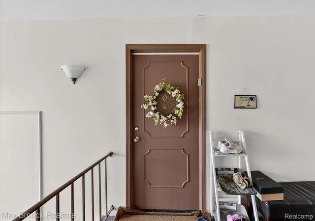 Listing Photo 4 - Condo for sale in building located at 100 W Hickory Grv Rd, Bloomfield Charter Township Oakland, MI 48304 - Unit #G7