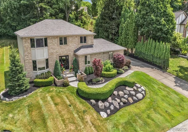 2nd image of 821 Box Canyon Ct, Rochester Hills, MI 48309 | MLS# 20261056176