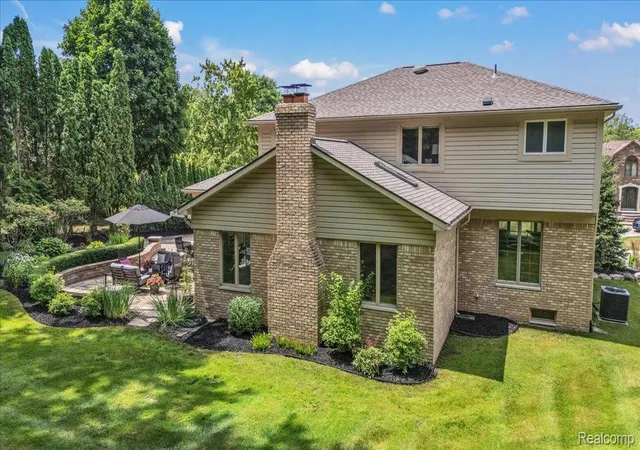 3rd image of 821 Box Canyon Ct, Rochester Hills, MI 48309 | MLS# 20261056176