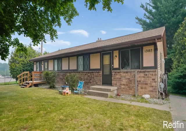 Photo 3 of Multi family home for sale at 1305 52nd Street Se, Grand Rapids, MI 49508 | MLS# 65026037324 | Listing updated on 2026-09-12