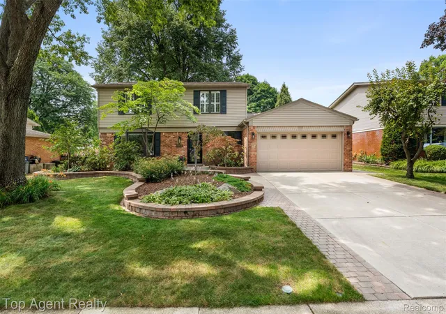 3rd image of 5963 Cliffside Dr, Troy, MI 48085 | MLS# 20261056191