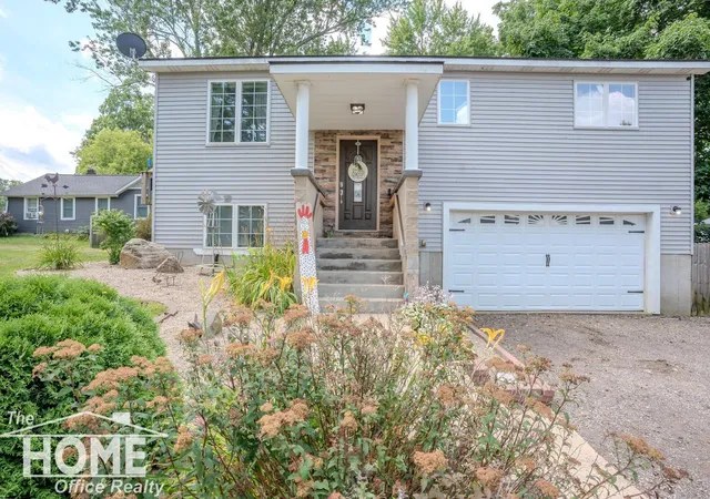 Photo 1 of Single family home for sale at 420 Sciota St, Laingsburg, MI 48848 | MLS# 5050215598 | Listing updated on 2026-08-19