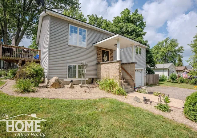 Photo 3 of Single family home for sale at 420 Sciota St, Laingsburg, MI 48848 | MLS# 5050215598 | Listing updated on 2026-08-19