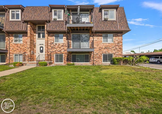 Photo 3 of Condo for sale at 225 Riviera Dr, Saint Clair Shores, MI 48080 | MLS# 58050215605 | Listing updated on 2026-07-21