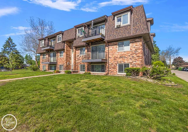 Photo 3 of Condo for sale at 225 Riviera Dr, Saint Clair Shores, MI 48080 | MLS# 58050215605 | Listing updated on 2026-07-21