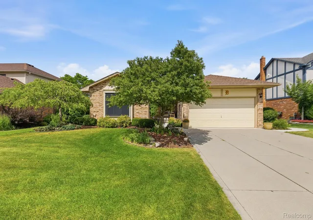 2nd image of 39202 Lorien Dr, Sterling Heights, MI 48313 | MLS# 20261056206