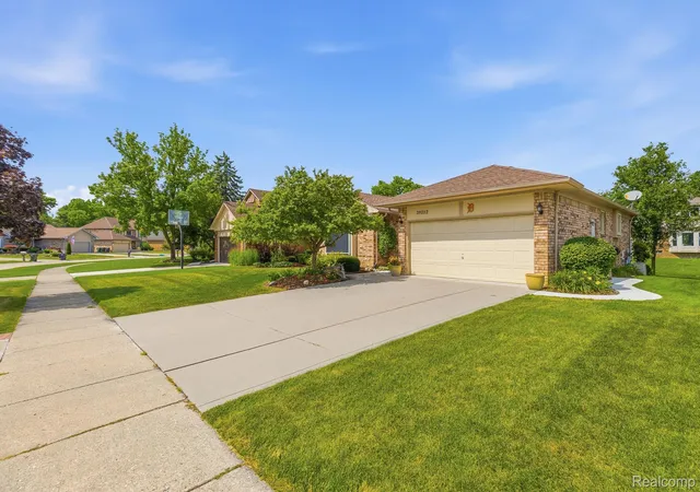 38th image of 39202 Lorien Dr, Sterling Heights, MI 48313 | MLS# 20261056206
