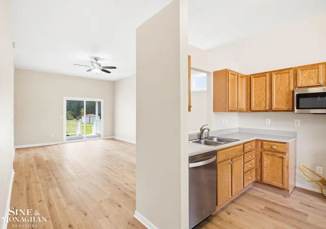 4th image of 142 Taylor St, Port Huron, MI 48060 | MLS# 58050215617