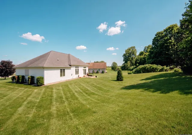 3rd image of 4157 Stoneridge Dr, Traverse City, MI 49684 | MLS# 78080071299