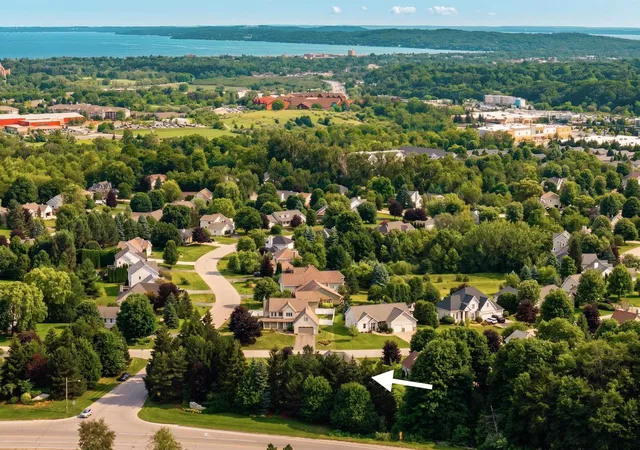 4th image of 4157 Stoneridge Dr, Traverse City, MI 49684 | MLS# 78080071299