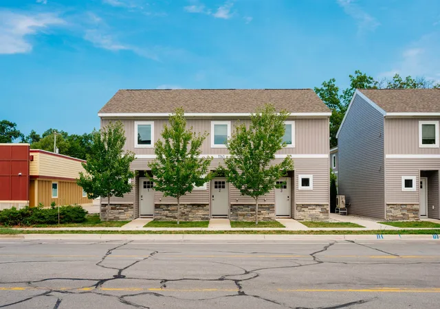 38th image of 1141 E Eighth St, Traverse City, MI 49686 | MLS# 78080071301
