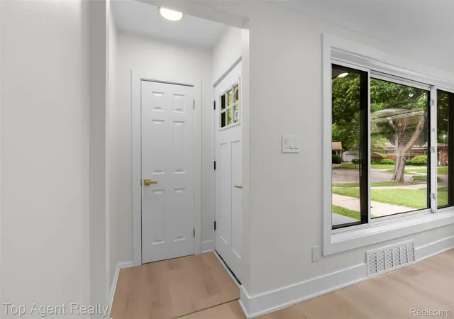 Photo 3 of Single family home for sale at 24300 Seneca St, Oak Park, MI 48237 | MLS# 20261056215 | Listing updated on 2026-07-27