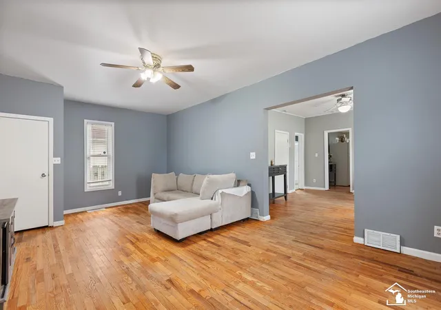 Photo 2 of Single family home for sale at 212 N Thompson St, Jackson, MI 49202 | MLS# 57050215619 | Listing updated on 2026-09-10