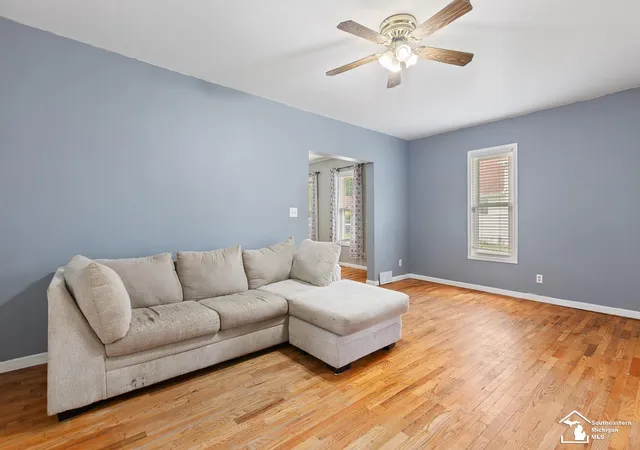 Photo 3 of Single family home for sale at 212 N Thompson St, Jackson, MI 49202 | MLS# 57050215619 | Listing updated on 2026-09-10