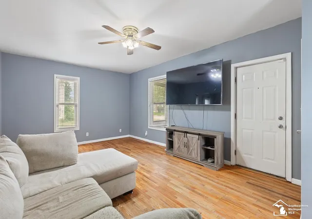 Photo 3 of Single family home for sale at 212 N Thompson St, Jackson, MI 49202 | MLS# 57050215619 | Listing updated on 2026-09-10