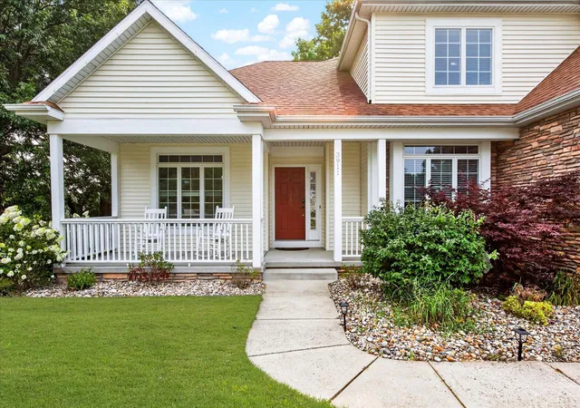 Photo 3 of Single family home for sale at 3911 Fox Xing Dr, Saint Joseph, MI 49085 | MLS# 69026037365 | Listing updated on 2026-09-15
