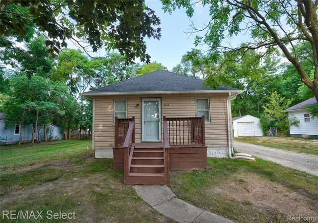 Photo 2 of Single family home for sale at 2046 Lambden Rd, Flint, MI 48532 | MLS# 20261056232 | Listing updated on 2026-08-05