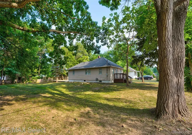 Photo 3 of Single family home for sale at 2046 Lambden Rd, Flint, MI 48532 | MLS# 20261056232 | Listing updated on 2026-08-05