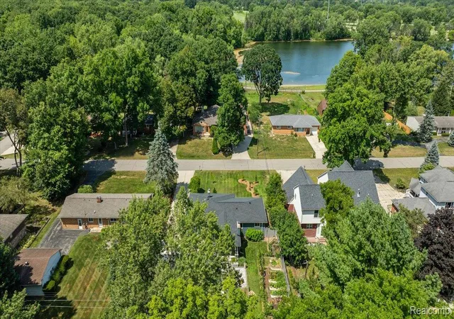 42nd image of 660 Sylvanwood Dr, Troy, MI 48085 | MLS# 20261056233