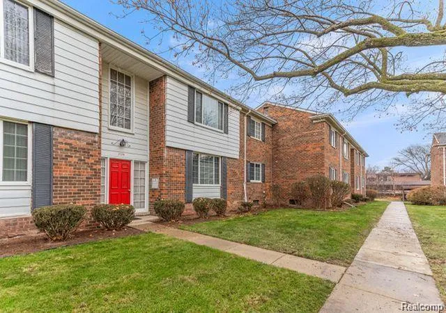 Photo 2 of Condo for sale at 25316 Shiawassee Cir #104, Southfield, MI 48033 | MLS# 20261056234 | Listing updated on 2026-09-01