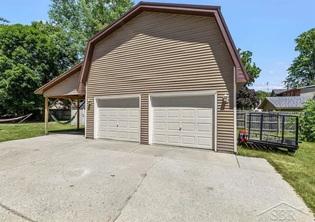 2nd image of 206 W Railway St, Coleman, MI 48618 | MLS# 61050215623