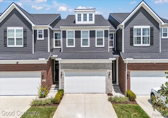 Listing Photo 2 - Condo for sale in building located at 4685 Broomfield Wy, Lake Orion, MI 48359