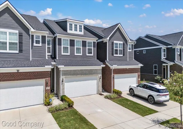 Listing Photo 3 - Condo for sale in building located at 4685 Broomfield Wy, Lake Orion, MI 48359