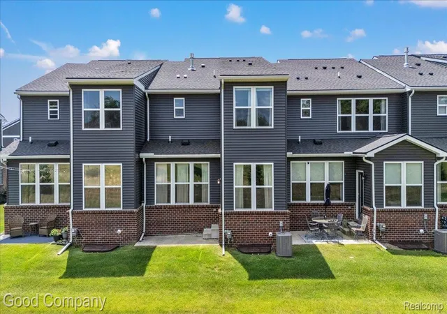 Listing Photo 4 - Condo for sale in building located at 4685 Broomfield Wy, Lake Orion, MI 48359