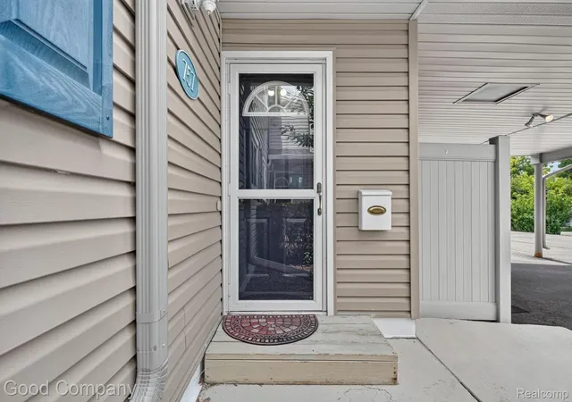 Photo 3 of Condo for sale at 757 Kirts Blvd, Troy, MI 48084 | MLS# 20261056241 | Listing updated on 2026-09-12