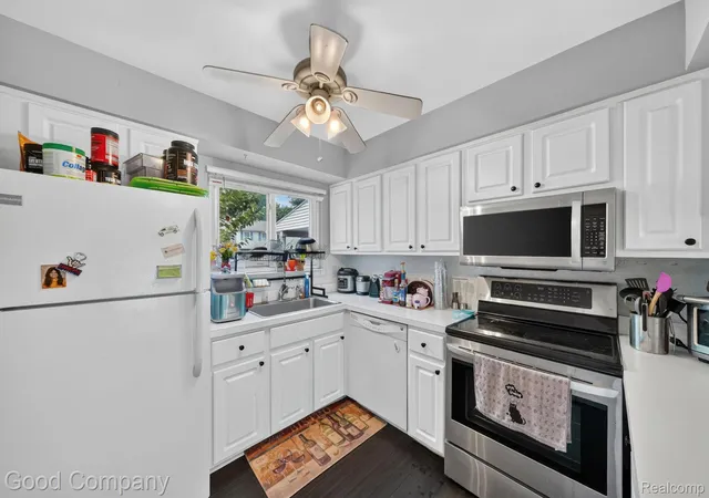 Listing Photo 5 - Condo for sale in building located at 757 Kirts Blvd, Troy, MI 48084