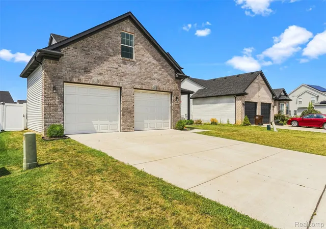 Photo 4 of Single family home for sale at 5113 Westminster Dr, Dundee, MI 48131 | MLS# 20261056262 | Listing updated on 2026-09-09