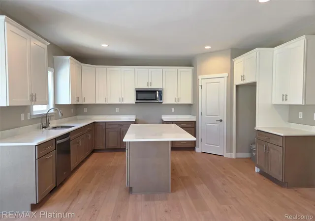 Photo 3 of Single family home for sale at 6227 Brk Stone Ln, Fenton Charter Township Genesee, MI 48451 | MLS# 20261056265 | Listing updated on 2026-10-05