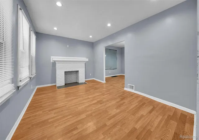 Listing Photo 5 - Condo for sale in building located at 12717 Santa Rosa Dr, Detroit, MI 48238