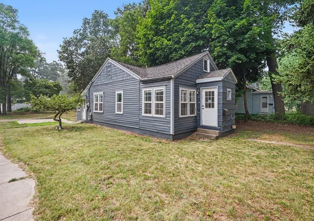 Photo 1 of Sale Pending at 2409 Crozier Ave, Muskegon, MI 49441 | MLS# 71026037386 | Listing updated on 2026-09-10