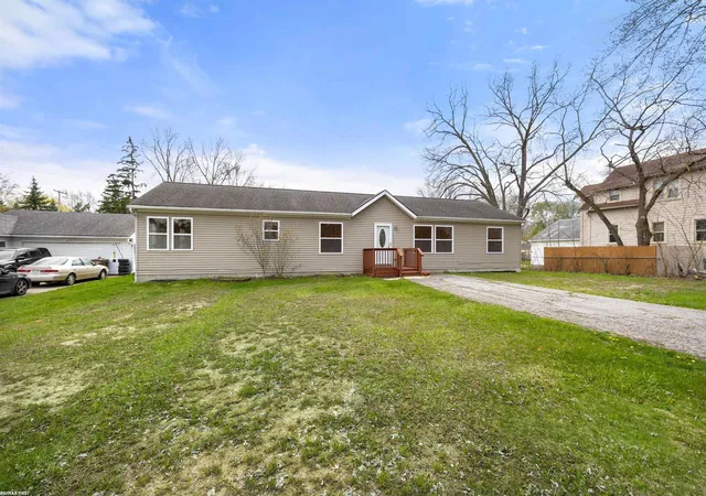 Photo 2 of Single family home for sale at 650 Peacock Ave, Pontiac, MI 48340 | MLS# 58050215637 | Listing updated on 2026-08-24
